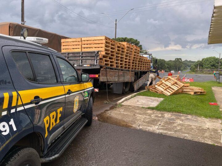 PRF apreende mais de uma tonelada de maconha escondida dentro de paletes em Guarapuava (PR)