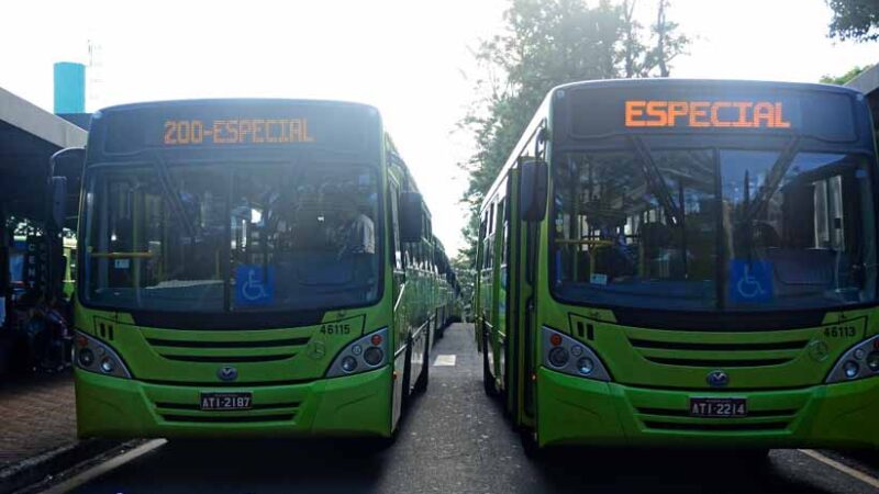 FOI INICIADA A PARALISAÇAO DOS ONIBUS DO TRANSPORTE PUBLÍCO EM FOZ DO IGUAÇU