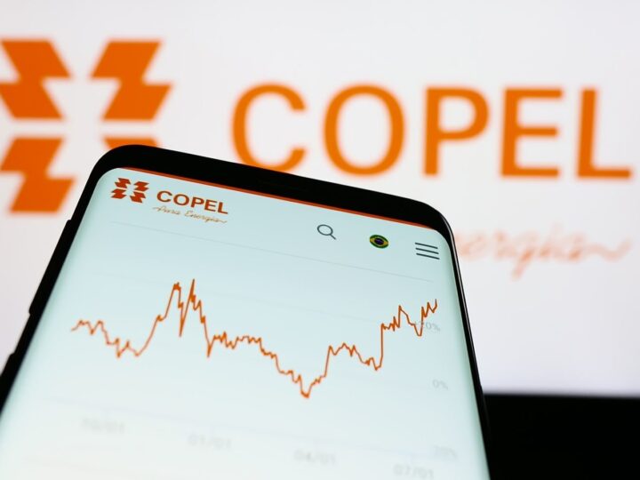 O Governo Federal está desenvolvendo uma proposta para ampliar a Tarifa Social de Energia Elétrica, visando beneficiar até 60 milhões de brasileiros com isenção total ou parcial na conta de luz.