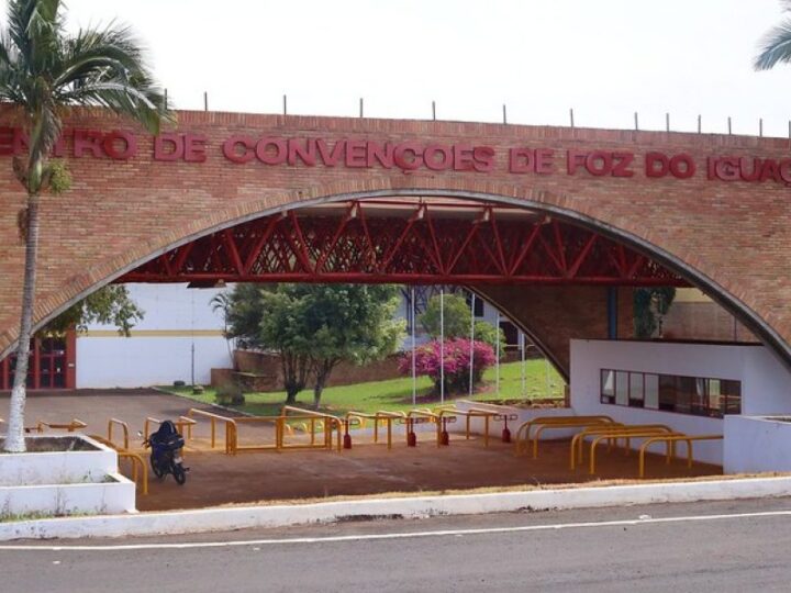Governo do Paraná desapropria Centro de Convenções de Foz do Iguaçu para impulsionar turismo e infraestrutura.