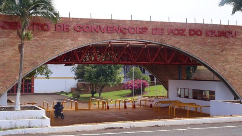 Governo do Paraná desapropria Centro de Convenções de Foz do Iguaçu para impulsionar turismo e infraestrutura.