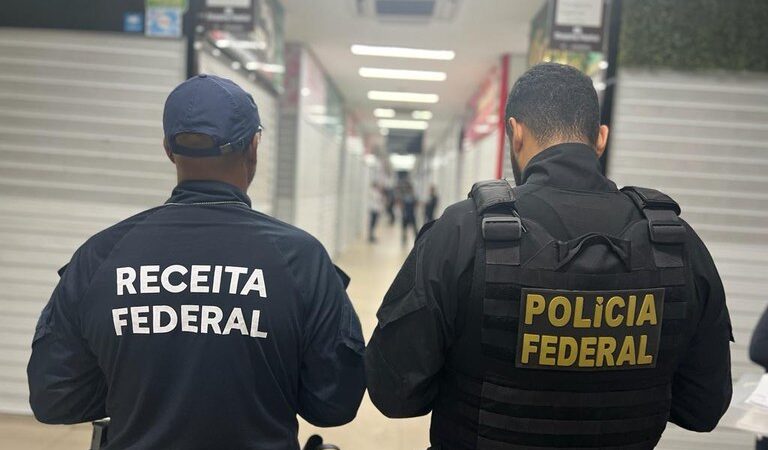 Uma operação conjunta da Polícia Federal e da Receita Federal, denominada Operação Sanguinis, foi deflagrada nesta quinta-feira, 15 de maio de 2025, com o objetivo de desarticular uma organização criminosa familiar envolvida em descaminho de eletrônicos na região de fronteira. A ação cumpriu mandados de busca e apreensão em Foz do Iguaçu, Cascavel (PR) e São José do Rio Preto (SP).(PORTAL MATO GROSSO)