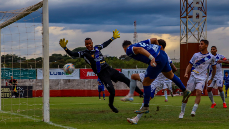 FOZ DO IGUAÇU FUTEBOL VENCE O NACIONAL PELO PARANENSE DA SEGUNDA DIVISAO E SOBE NA TABELA.