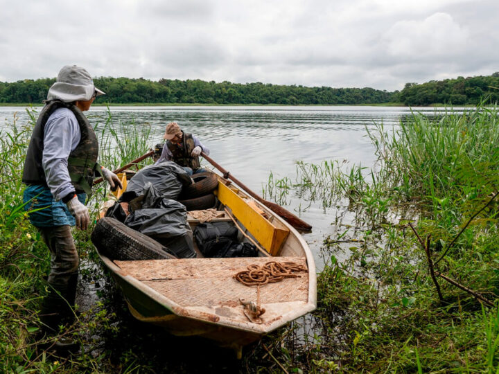 Itaipu Binacional juntamente com os pescadores, considerando ações comuns da entidade com associações pesqueiras e programas de sustentabilidade na região do Lago de Itaipu: