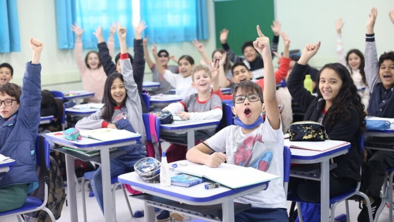 📚 Maioria das escolas municipais de Foz do Iguaçu ainda não implantou o ensino bilíngue