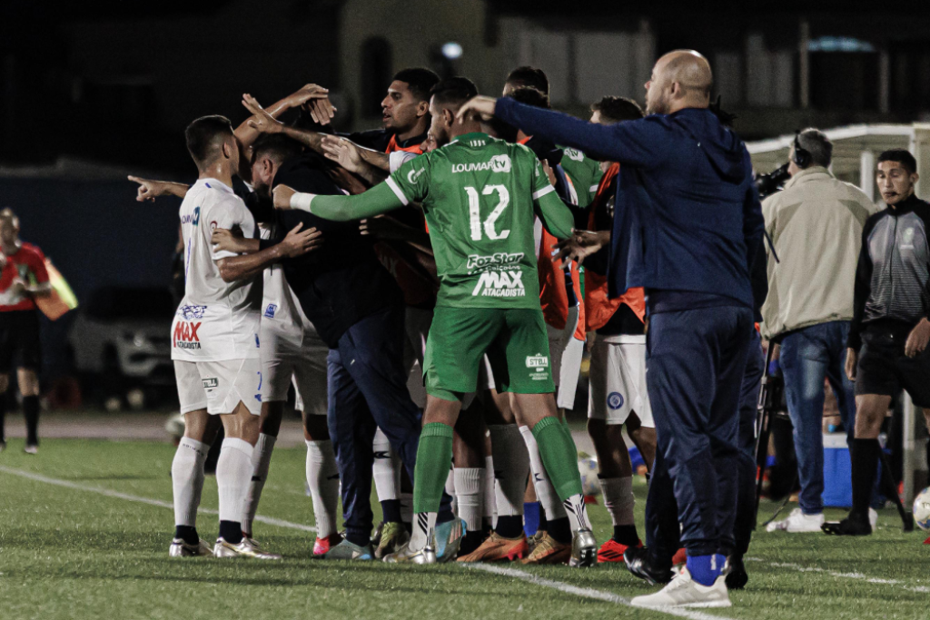 FOZ FUTEBOL VENCE E ASSUME A VICE LIDERANÇA JUNTO COM PARANAVAI DO PARANAESE DA SEUNDA DIVISAO.