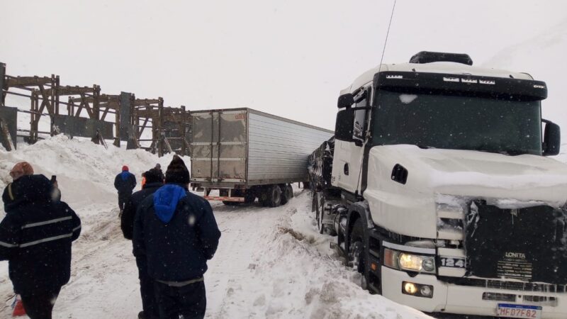 ❄️ Caminhoneiros paranaenses enfrentam drama na nevasca nos Andes