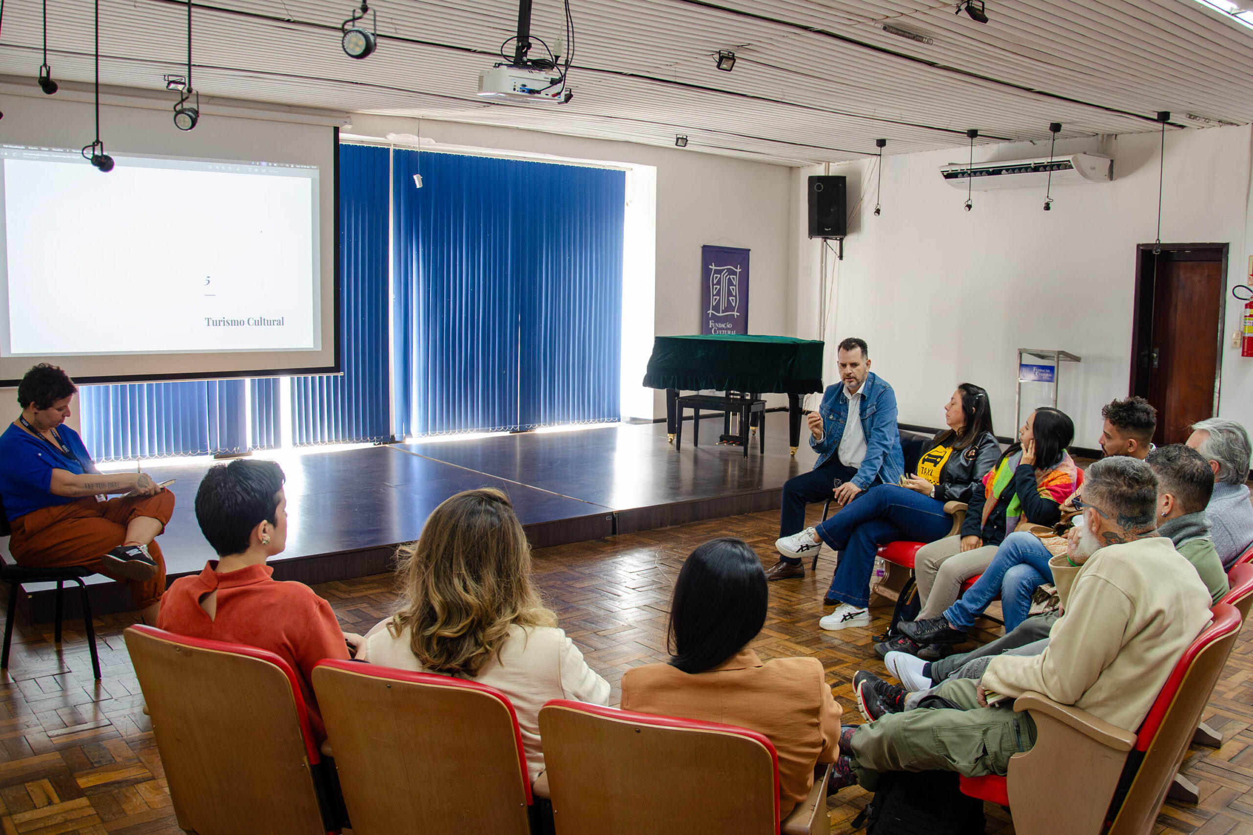 Governo promove seminário para agentes culturais de Foz do Iguaçu sobre o Pompidou