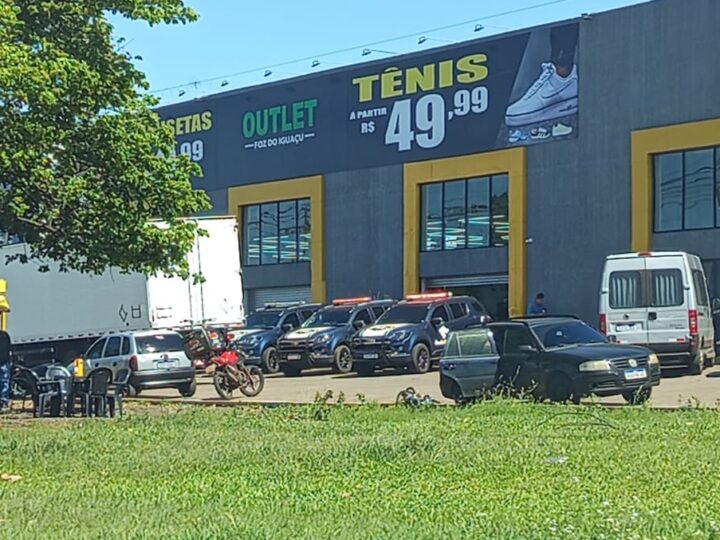 Receita Federal fecha outlet em Foz do Iguaçu após apreensão de mercadorias irregulares