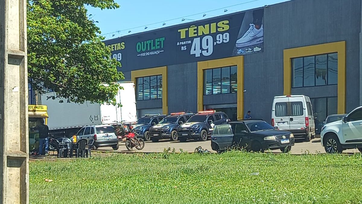 Receita Federal fecha outlet em Foz do Iguaçu após apreensão de mercadorias irregulares