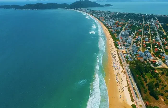 Verão no litoral terá taxas em algumas cidades nesta temporada; saiba quais são e valores