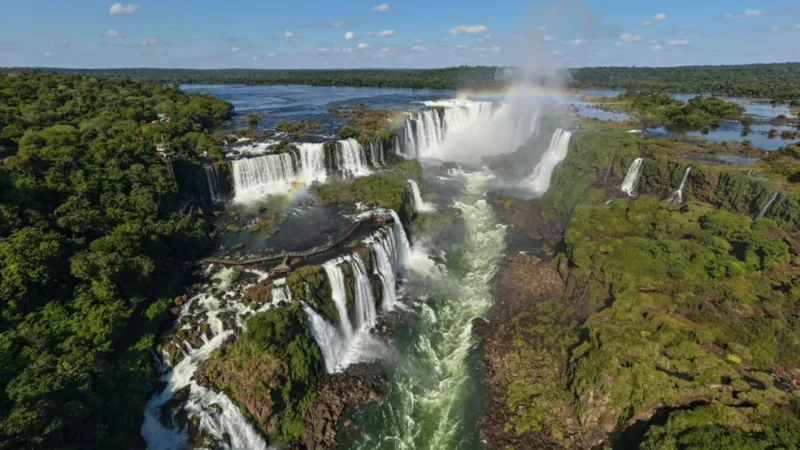 Parque que abriga as Cataratas do Iguaçu bate recorde histórico e supera 2 milhões de visitantes em um ano