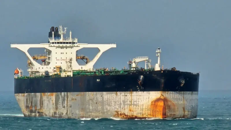 EUA apreendem dois navios que transportariam petróleo da Venezuela 