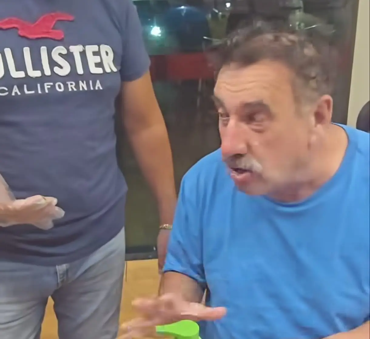 VÍDEO: Ratinho diz que vai pintar cabelo de loiro para não parecer com o Maduro