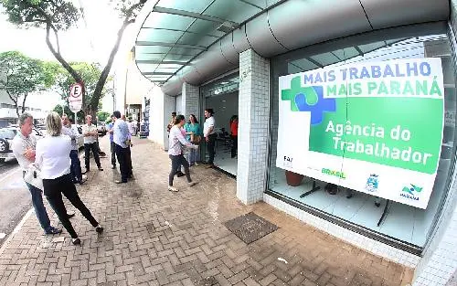Foz do Iguaçu se destaca na geração de empregos no Paraná, com 4.877 vagas abertas