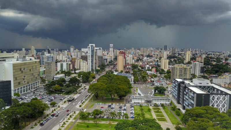 Semana de chuva terá temperaturas mais amenas no Paraná, prevê Simepar