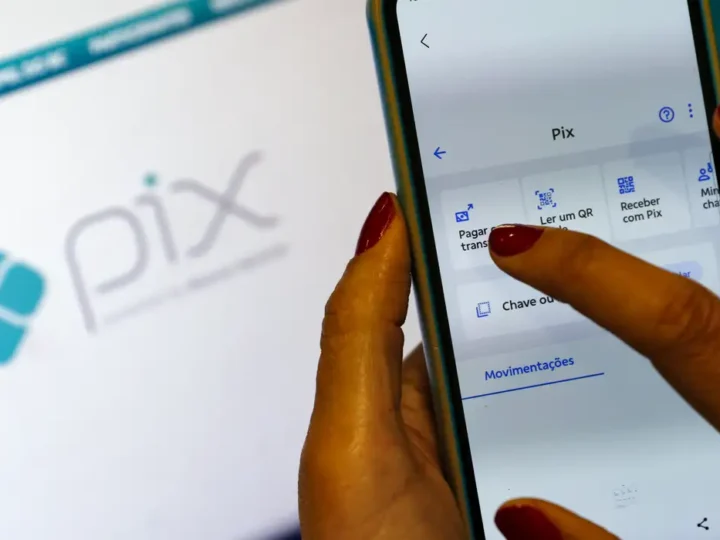 Receita Federal volta a negar taxação do Pix e alerta para golpes 