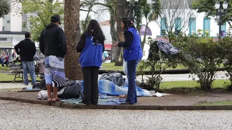 Maioria em Curitiba apoia internação involuntária de dependentes químicos, aponta pesquisa