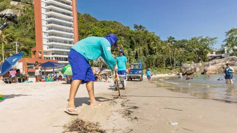Sanepar retira 8,8 toneladas de lixo das praias do Paraná após Réveillon