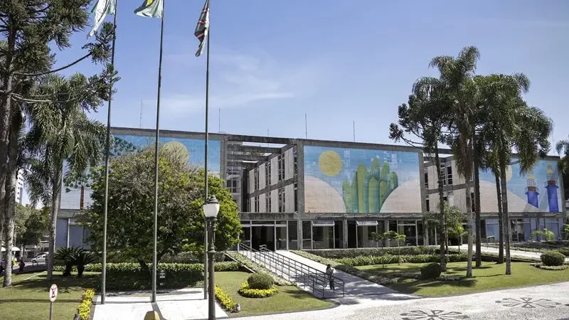 Salário de até R$ 25 mil! Inscrições para concurso da Prefeitura de Curitiba vão até 15 de janeiro com 153 vagas