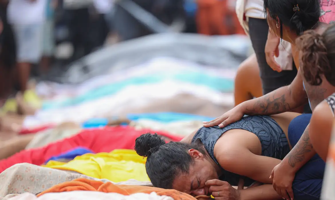 Luto e fome: viúva tenta se reerguer após operação mais letal do Rio 