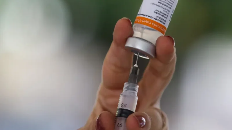 Há 5 anos, Brasil aplicava primeiras doses de vacina contra a covid-19 