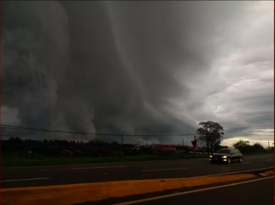 Paraná entra em alerta para tempestades com ventos de até 100 km/h