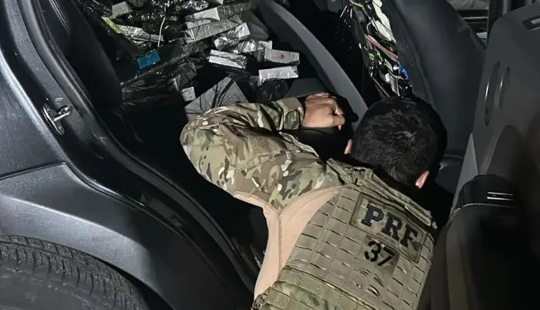 PRF apreende mais de 2 mil medicamentos para emagrecimento e 72 celulares na BR-277