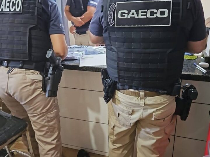 Policial afastado é preso em operação do MP contra venda ilegal de medicamentos em Foz do Iguaçu