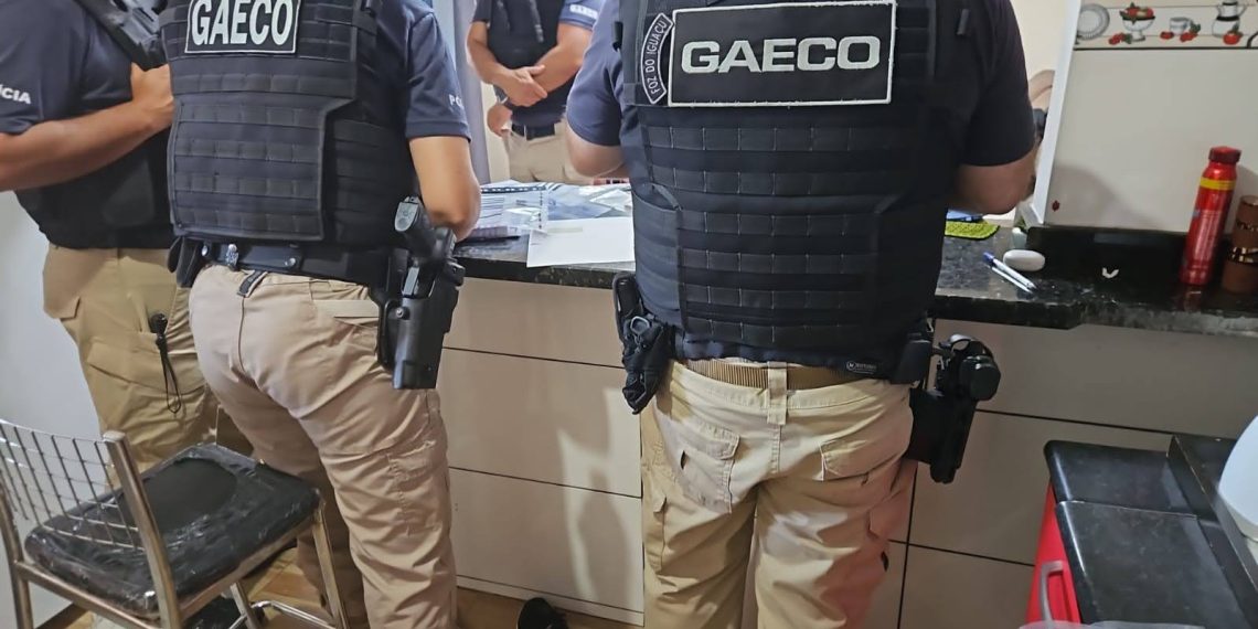 Policial afastado é preso em operação do MP contra venda ilegal de medicamentos em Foz do Iguaçu