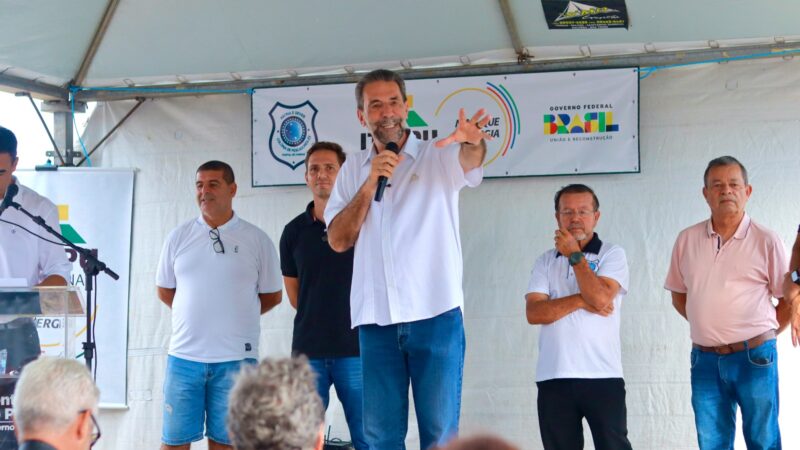 Itaipu entrega equipamentos para auxiliar trabalho de pescadores de Pontal do Paraná