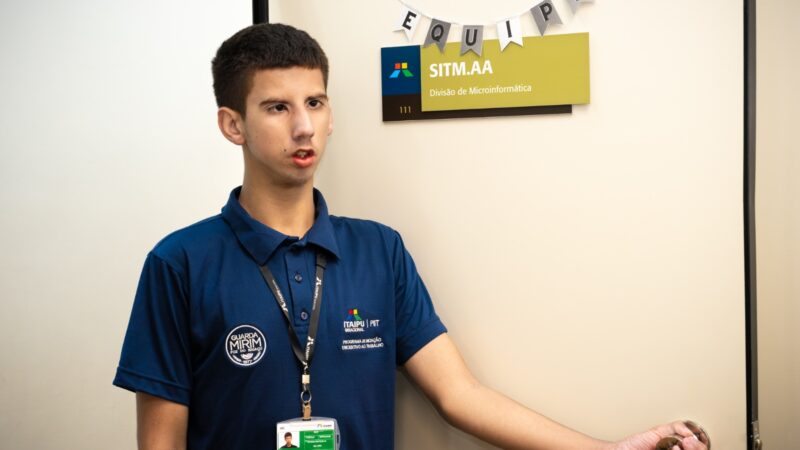 Parceria entre Itaipu e Apae de Foz do Iguaçu promove inclusão de jovem neurodivergente