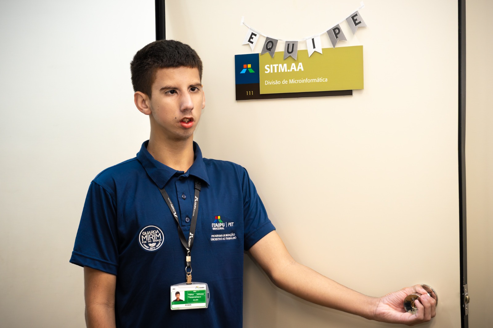 Parceria entre Itaipu e Apae de Foz do Iguaçu promove inclusão de jovem neurodivergente