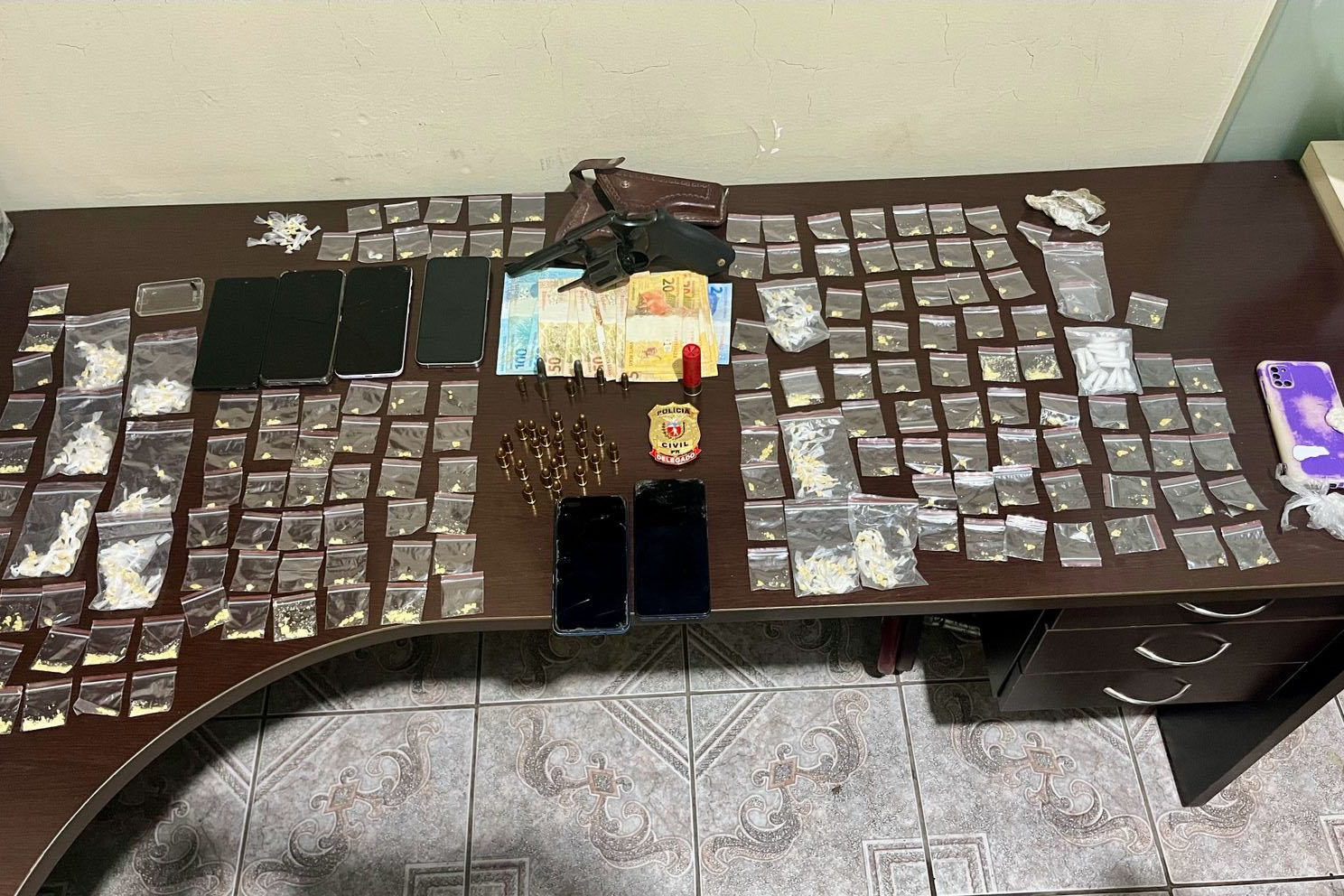 Com apoio de helicóptero, PCPR prende três pessoas e apreende drogas em Cerro Azul