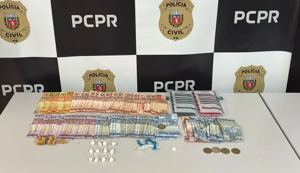 Polícia estoura casa usada para tráfico e prende três no Litoral do PR