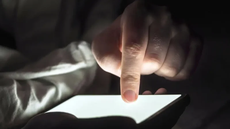 Conteúdos falsos criados com IA mais que triplicam entre 2024 e 2025 