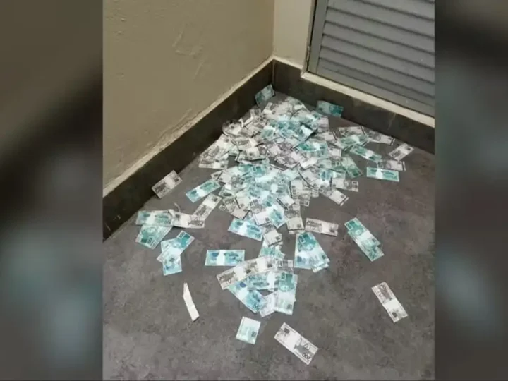 Suspeito joga mala com dinheiro pela janela durante operação da PF em SC