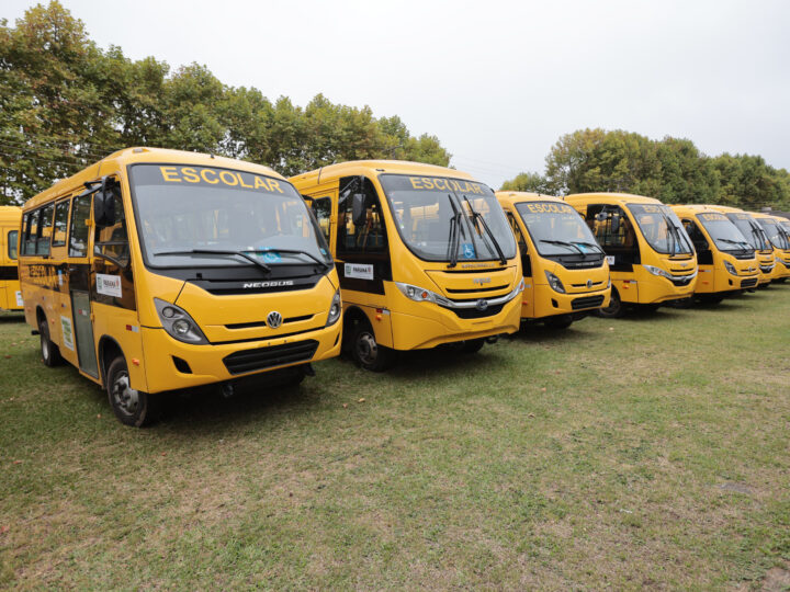 Foz do Iguaçu é contemplada com novos ônibus escolares e reforça transporte de estudantes